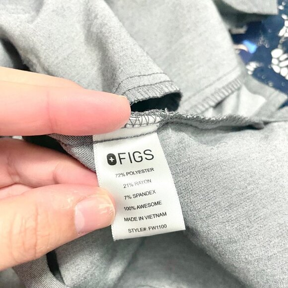 FIG Clothing Women's Casma Three-Pocket Scrub Top Grey Graphite in Size XS - Picture 3 of 5